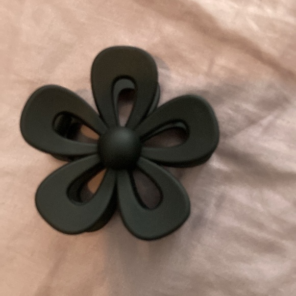 Assortment of Jaw Clips for Hair-Thick Hair - Picture 2 of 5